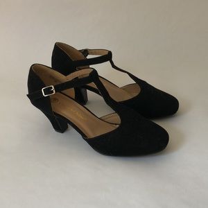 NWT Chase & Chloe Black T-strap Ballroom Shoe, W’s 8